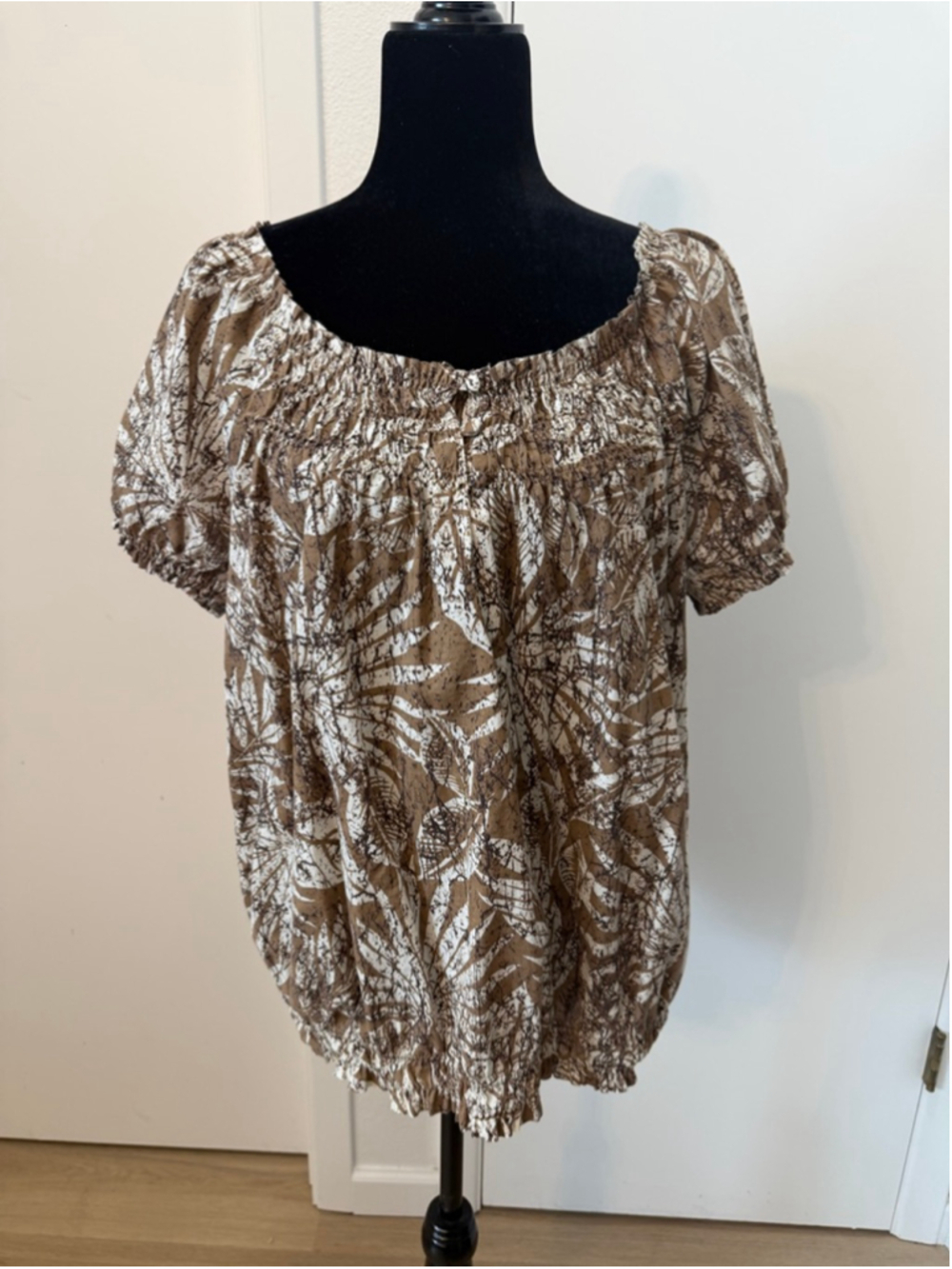 IZOD XL Boho Peasant Blouse Smocked Tropical Leaf Print Puff Sleeve Top Brown